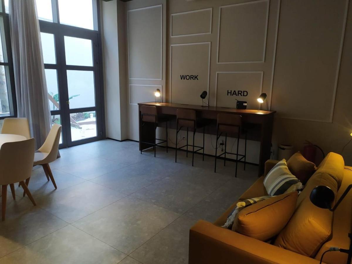 Fl1705 | Ape Na Faria Lima C/ Piscina Academia Metro Apartamento